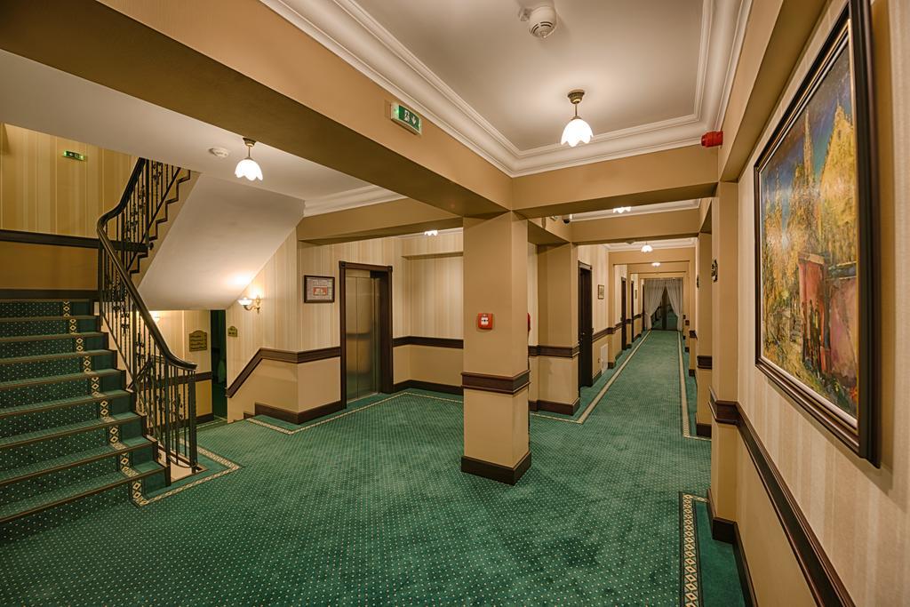 Magus Hotel Baia Mare Exterior foto