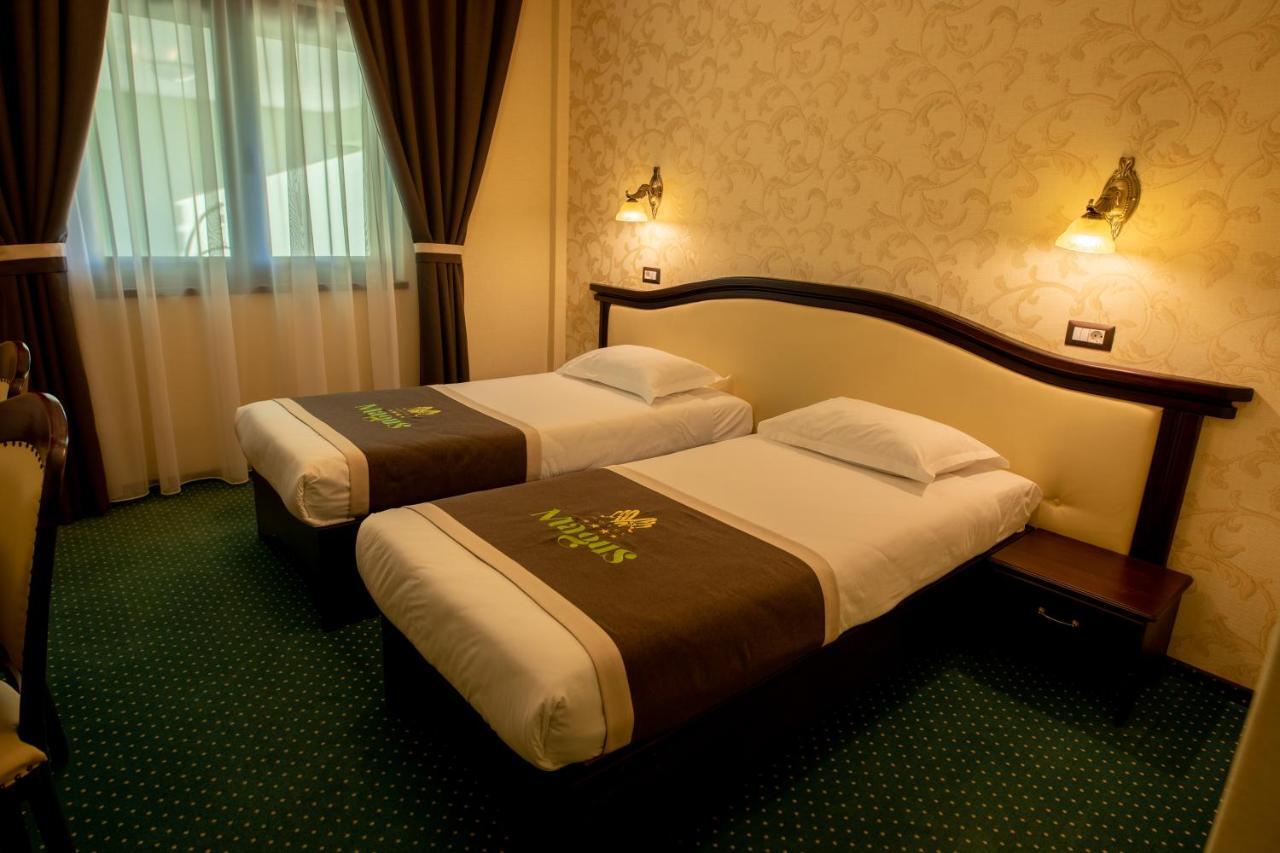 Magus Hotel Baia Mare Exterior foto